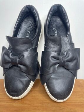 J/SLIDES SIZE 9 Black Bow Slip-On Sneakers